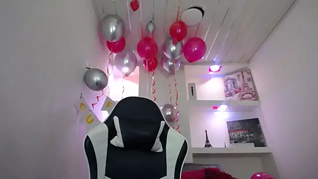 Charis 21 online show from November 13, 2025, 6:56 pm