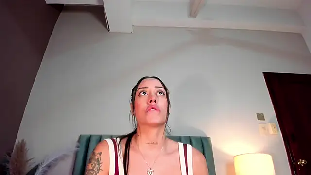 NoraDasilva online show from February 19, 2026, 10:51 pm