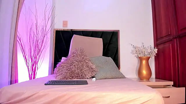 NoraDasilva online show from March 21, 2025, 12:40 am