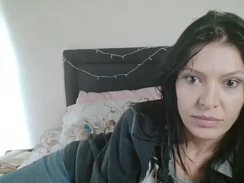 michelle105 online show from May 26, 2026, 2:37 pm