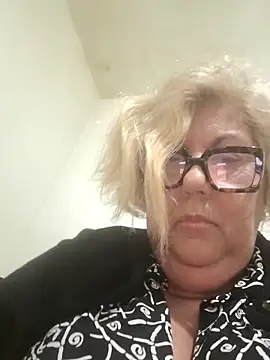 Snapshot of Merilulla chatting on March 13, 2026, 10:15 pm Merilulla online show from March 13, 2026, 10:15 pm