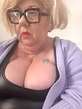 Snapshot of Merilulla chatting on March 16, 2026, 2:43 pm Merilulla online show from March 16, 2026, 2:43 pm