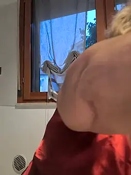 Snapshot of Merilulla chatting on March 8, 2026, 5:22 am Merilulla online show from March 8, 2026, 5:22 am