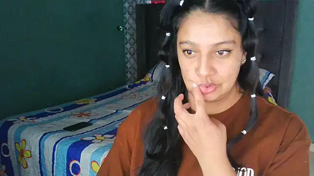 almaswan1 online show from November 11, 2025, 4:57 pm