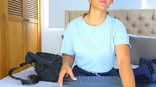 KeryHillson online show from October 29, 2025, 1:32 pm