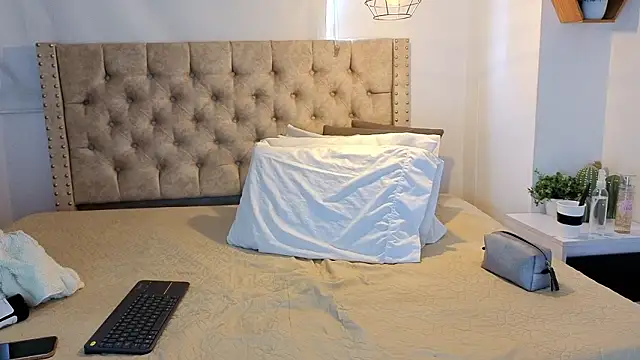 KeryHillson online show from February 10, 2026, 12:26 pm