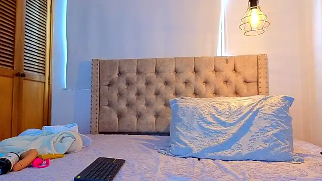 KeryHillson online show from March 18, 2026, 1:46 pm