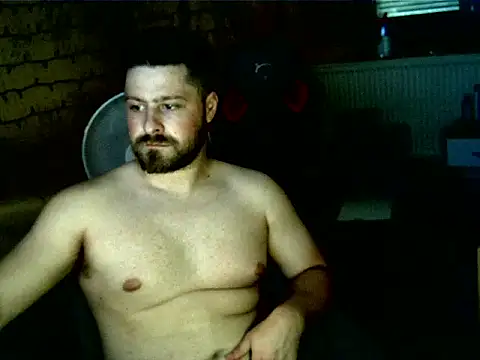 Snapshot of berisha_bezo chatting on July 1, 2026, 1:33 pm berisha bezo online show from July 1, 2026, 1:33 pm