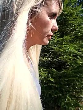 Sexy Sparkling  online show from April 22, 2026, 12:45 pm