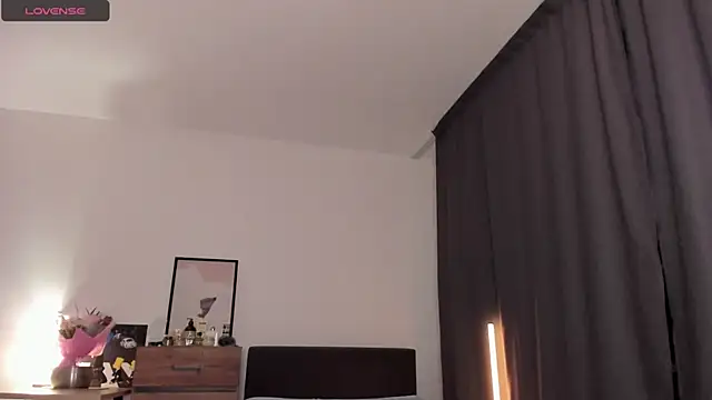 Alice Dias online show from February 19, 2025, 5:06 pm