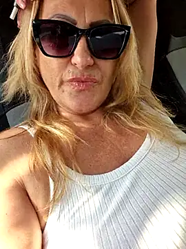 Isabellaa04 online show from July 10, 2026, 4:07 pm