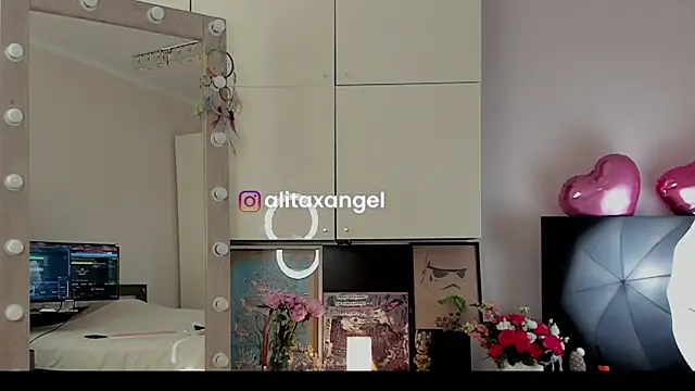 Snapshot of AlitaXAngelic chatting on July 16, 2026, 3:42 pm AlitaXAngelic online show from July 16, 2026, 3:42 pm