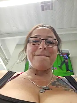 angelbaby1998 online show from May 3, 2026, 9:18 pm