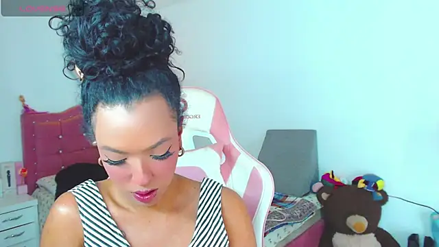 Tanedra collings online show from May 6, 2026, 2:59 am