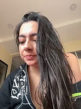 Nicollemays online show from September 26, 2025, 4:03 pm