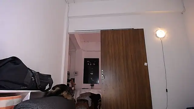 yselahot online show from March 11, 2026, 2:55 pm