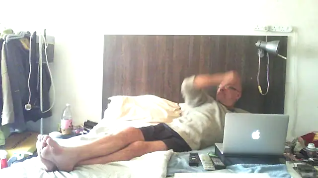 dazuk4513 online show from May 11, 2026, 4:04 pm