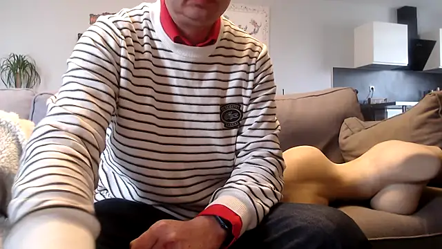 freddy0222222 online show from May 6, 2026, 9:13 am