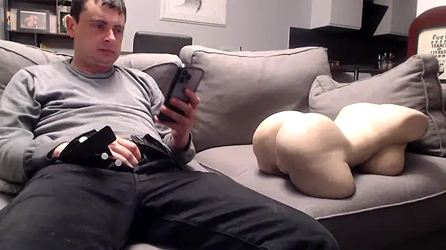 freddy0222222 online show from May 5, 2026, 8:56 pm