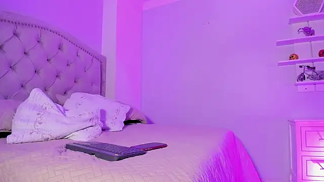 CamileHolmes online show from February 28, 2025, 10:28 pm