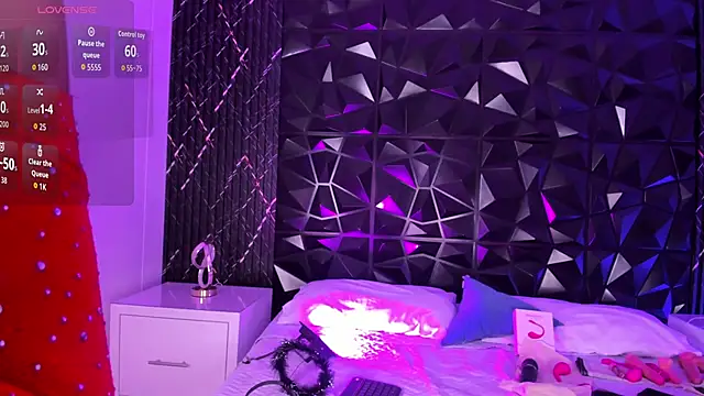 CamileHolmes online show from November 1, 2025, 4:19 am