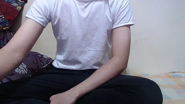 Alexdelarge323 online show from May 6, 2026, 3:49 pm