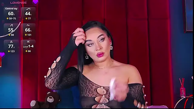 MadyLuxxx online show from November 5, 2025, 8:23 pm