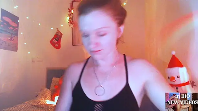Snapshot of Cassie_Wild chatting on December 22, 2025, 1:33 pm Cassie Wild online show from December 22, 2025, 1:33 pm