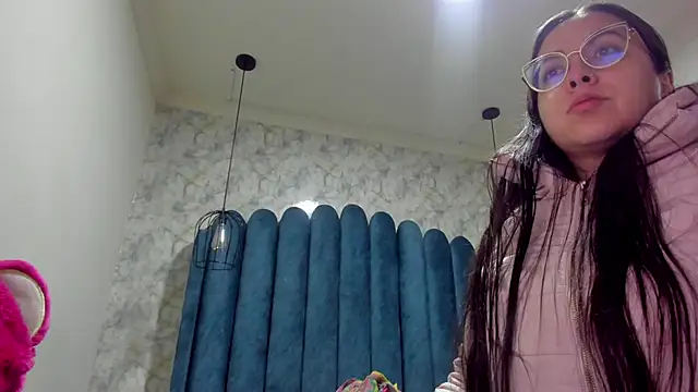 nalalye cruzz  online show from October 10, 2025, 3:07 am