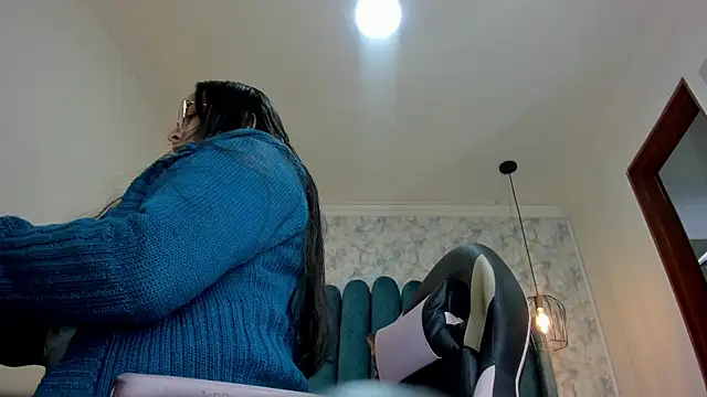 nalalye cruzz  online show from October 8, 2025, 2:46 am