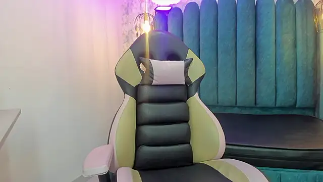 Snapshot of nalalye_cruzz_ chatting on March 18, 2026, 2:26 am nalalye cruzz online show from March 18, 2026, 2:26 am