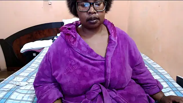 Snapshot of ZOQULUx chatting on June 12, 2026, 8:45 am ZOQULUx online show from June 12, 2026, 8:45 am