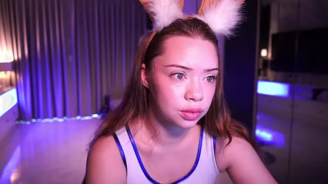 VixenMia online show from September 19, 2025, 2:04 am