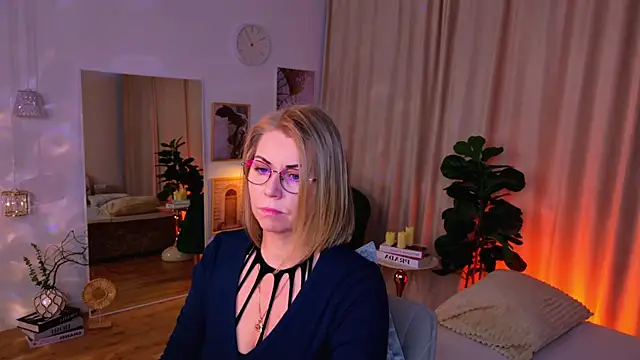 Annie Light online show from May 6, 2026, 6:39 am