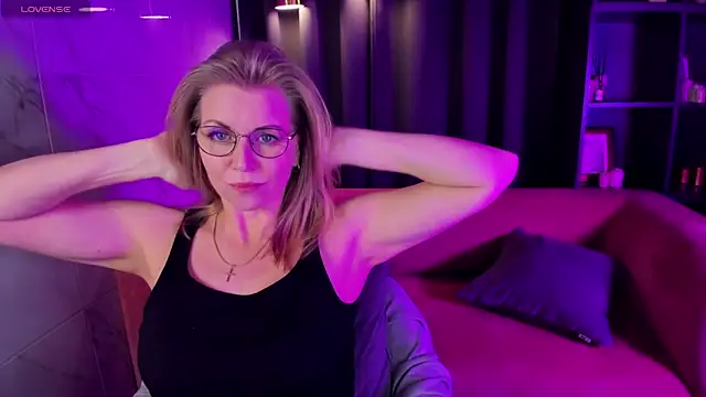 Annie Light online show from March 14, 2025, 11:45 am