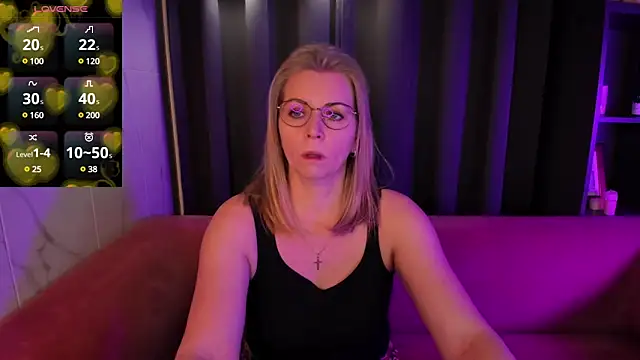 Annie Light online show from March 4, 2025, 9:07 am