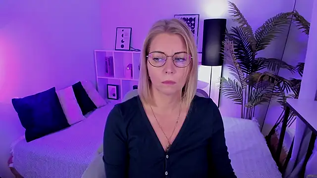 Annie Light online show from October 25, 2025, 1:34 pm