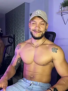 ARON TAYLER01 online show from September 27, 2025, 10:32 am