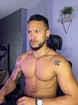 ARON TAYLER01 online show from October 3, 2025, 10:28 am