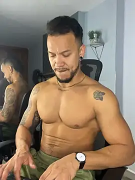 ARON TAYLER01 online show from March 22, 2025, 12:46 pm