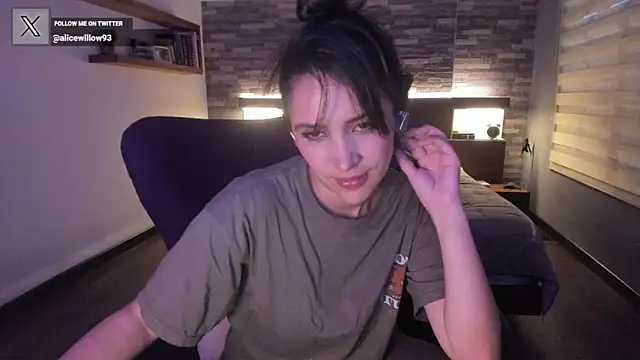 alicewilloww online show from October 1, 2025, 10:57 pm