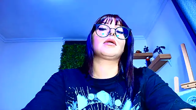 Snapshot of SweetIsabella_x chatting on June 23, 2026, 4:21 am SweetIsabella x online show from June 23, 2026, 4:21 am