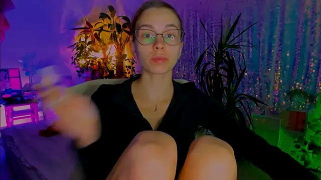 poli   online show from November 7, 2025, 5:28 pm