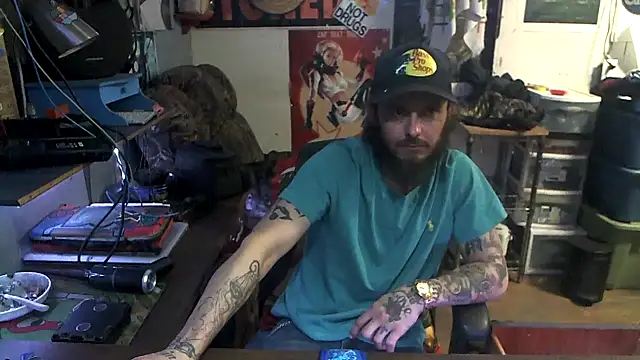 CloudDadddyyy420 online show from November 18, 2025, 4:43 pm