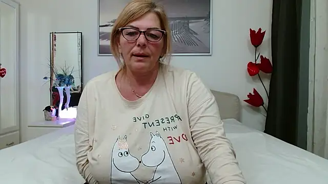 YulliaMilf online show from February 3, 2026, 6:46 pm