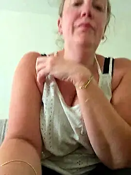 Wisie Cutie online show from May 12, 2026, 3:40 pm