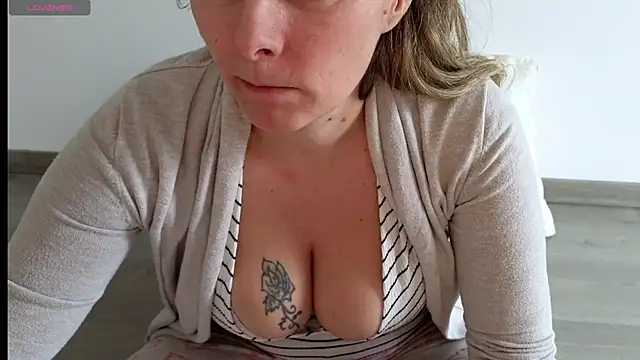 Claraxxxxx online show from February 5, 2025, 2:05 pm