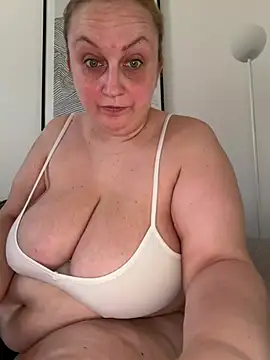 Snapshot of BBW_Nora chatting on August 4, 2026, 7:35 am BBW Nora online show from August 4, 2026, 7:35 am
