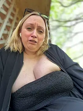 BBW Nora online show from April 24, 2026, 9:55 am