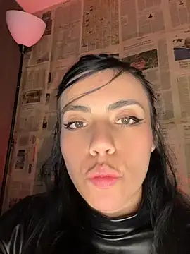 i am nina  online show from June 4, 2026, 3:33 am
